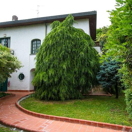 Casa Su Lago Privato A Due Passi Da Milano Segrate Exterior foto